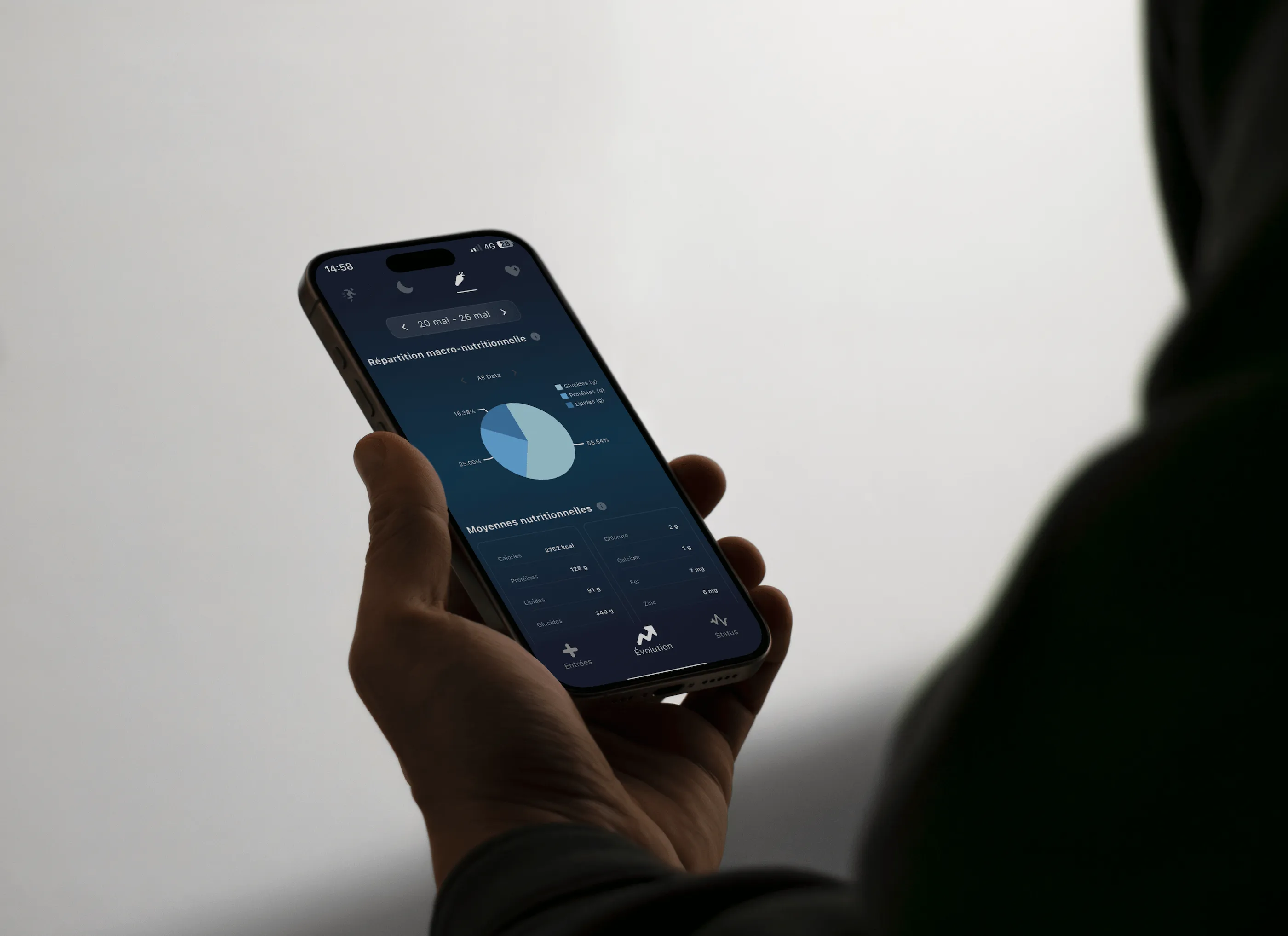 Man holding an iPhone with the Mauna app on it